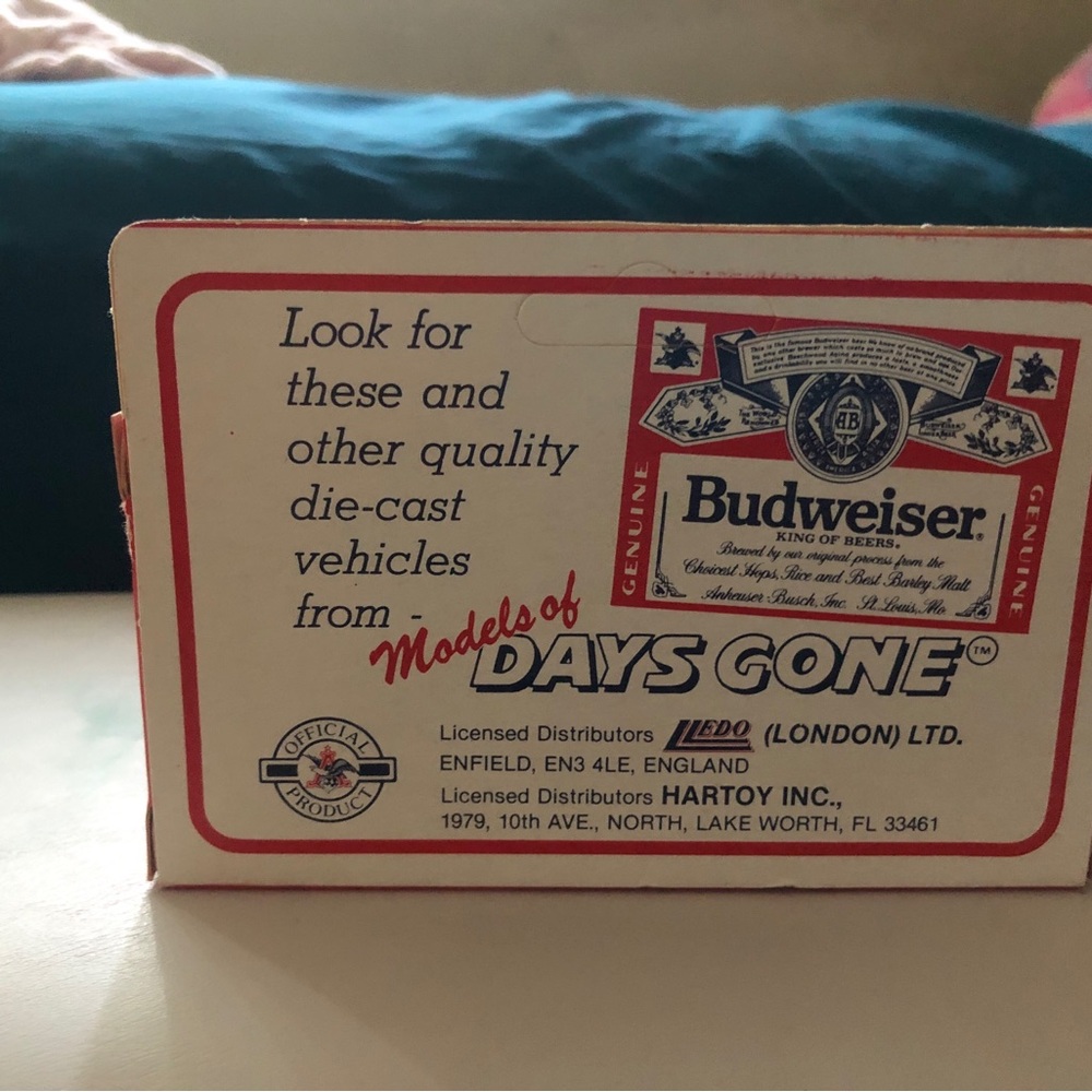 Budweiser Vintage Style Die-Cast Delivery Truck - Red & Cream 1979 Bundle 3 - Picture 6 of 11